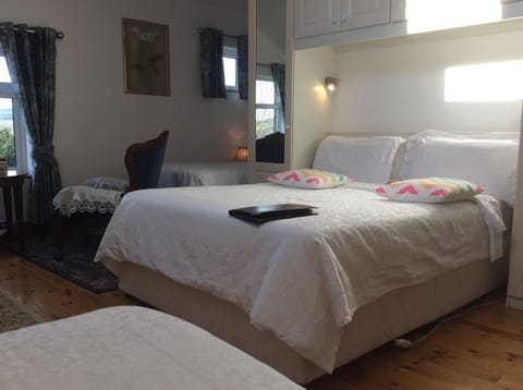 Premium bedding, iron/ironing board, free WiFi, bed sheets