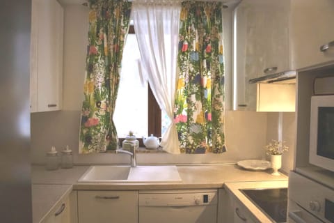 Suite (Two Bedroom Suite) | Bathroom | Towels