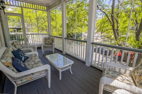 Main Level/Second Level | Screened in Porch