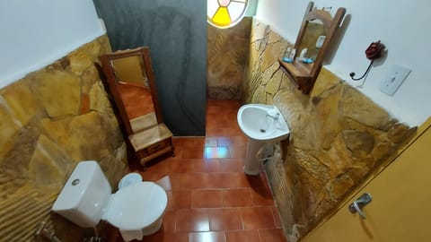 Economy Twin Room | Minibar, free WiFi, bed sheets