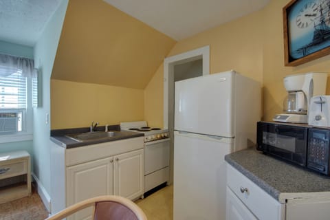 Apartment, 2 Bedrooms | Private kitchen | Fridge, microwave