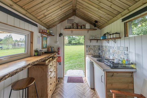 Family Cabin, Private Bathroom, Garden View (Not en suite) | Private kitchen