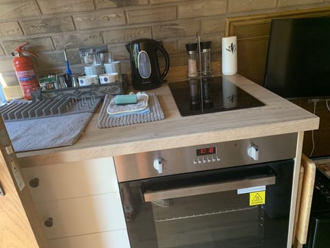 Apartment | Private kitchen | Fridge, oven, stovetop, electric kettle