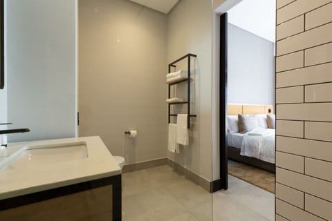 Comfort Double or Twin Room, 1 Bedroom | Bathroom | Towels, soap, shampoo, toilet paper