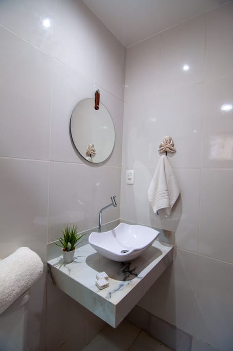 Deluxe Double Room | Bathroom | Shower, rainfall showerhead, towels, soap