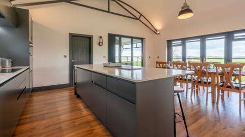 Kitchen breakfast bar, Lower Lodge Barn, Bolthole Retreats