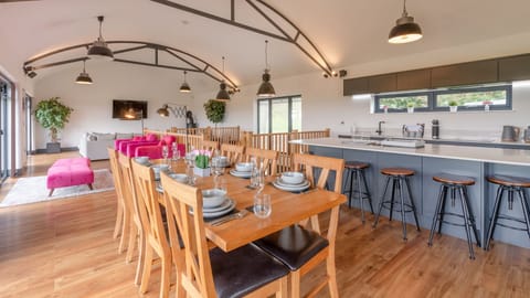 Open plan first floor, Lower Lodge Barn, Bolthole Retreats