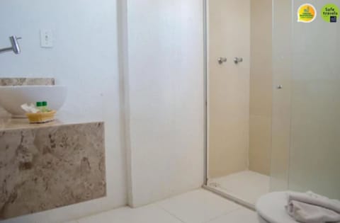 Standard Room | Bathroom | Shower, free toiletries, hair dryer, bidet