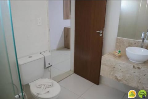 Standard Room | Bathroom | Shower, free toiletries, hair dryer, bidet