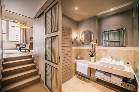 Family Loft, 2 Bedrooms | Bathroom | Rainfall showerhead, designer toiletries, hair dryer, towels