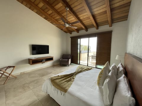 In-room safe, free WiFi, bed sheets