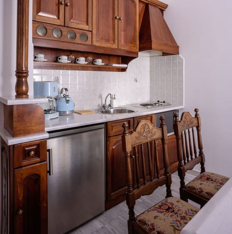 Two bedroom Villa, Sea View,Caldera View | Private kitchen | Fridge, cookware/dishes/utensils