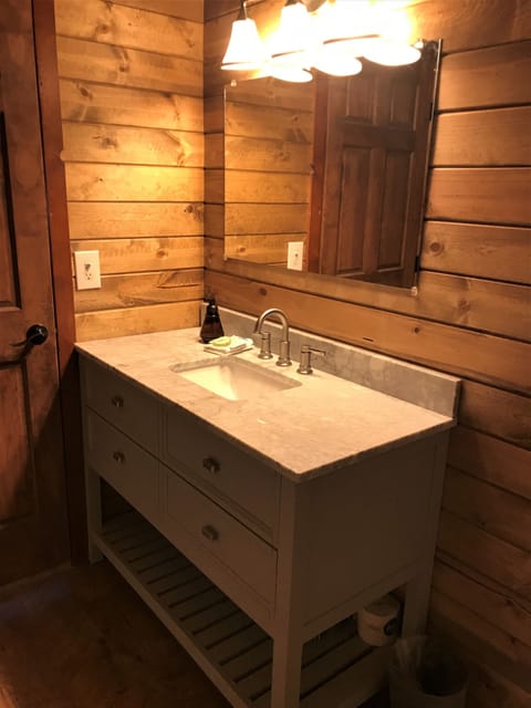 Family Cabin, Multiple Beds, Kitchen | Bathroom | Free toiletries, hair dryer, towels