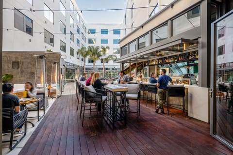 Cocktail bar, pool views, open daily