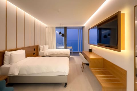 Superior Room, Balcony, Sea View | Room amenity