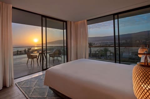 Executive Suite, 1 King Bed, Terrace, Ocean View | Premium bedding, minibar, in-room safe, desk
