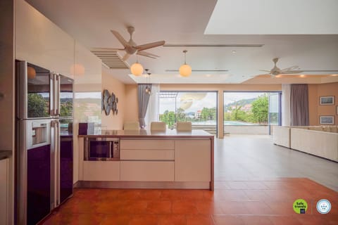 Family Villa, 5 Bedrooms, Partial Sea View | Private kitchen | Fridge, microwave, oven, stovetop