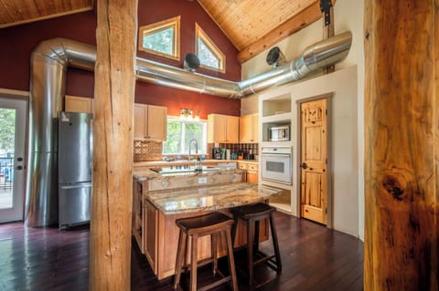 Cabin | Private kitchen | Full-size fridge, microwave, oven, stovetop