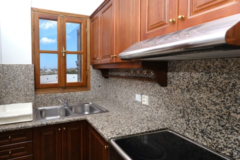 Villa | Private kitchen | Full-size fridge, oven, stovetop, electric kettle