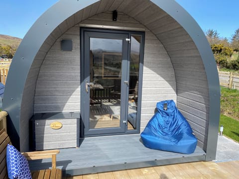 Welcoming cabin with all amenities | Maggie’s Cabin, Oban