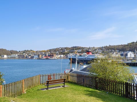 Surrounding area | Maggie’s Cabin, Oban