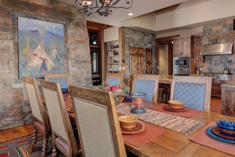 Dining Area | Main Level