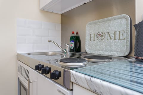 Apartment, Ensuite (Flat 1) | Private kitchen