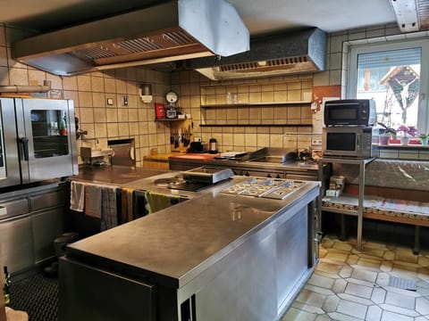 Cabinetry, Countertop, Table, Kitchen, Kitchen Appliance, Wood, Building, Interior Design, Kitchen Stove, Flooring