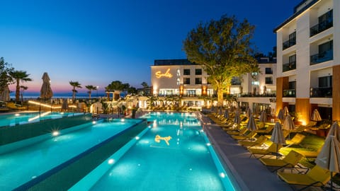 Seasonal outdoor pool, pool umbrellas, sun loungers