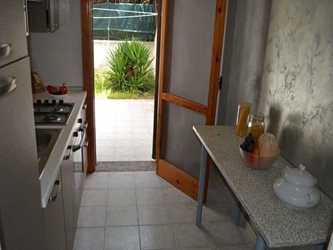 House, 2 Bedrooms, Smoking, Patio | Private kitchen | Fridge, cookware/dishes/utensils