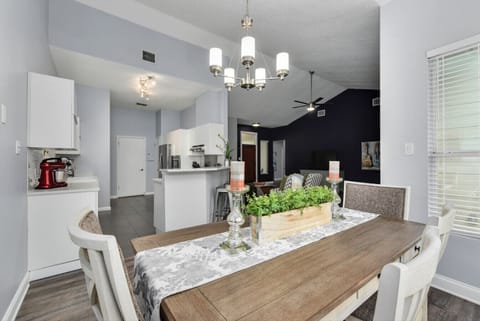 A welcoming dining space perfect for family dinners or gatherings with friends, featuring a modern and open layout.