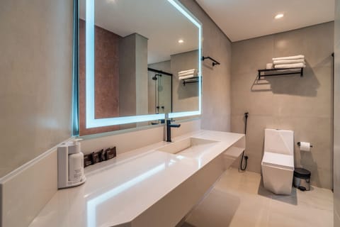 Suite, Bathtub (Elegance) | Bathroom | Shower, hair dryer, towels