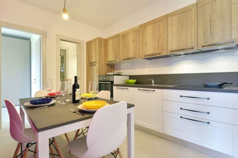 Apartment, 2 Bedrooms, Ground Floor | Private kitchenette | Full-size fridge, microwave, oven, stovetop