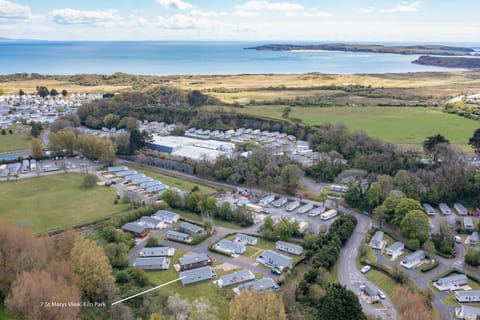 Luxury Lodge, Short Walk to Beach, Parking