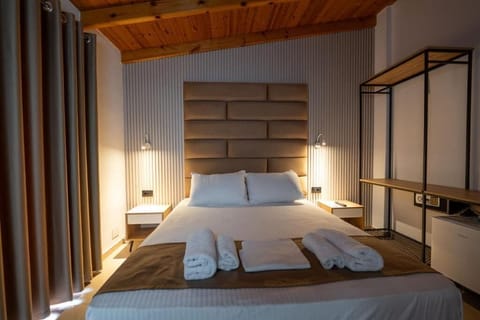 Deluxe Double Room | 1 bedroom, free WiFi, bed sheets
