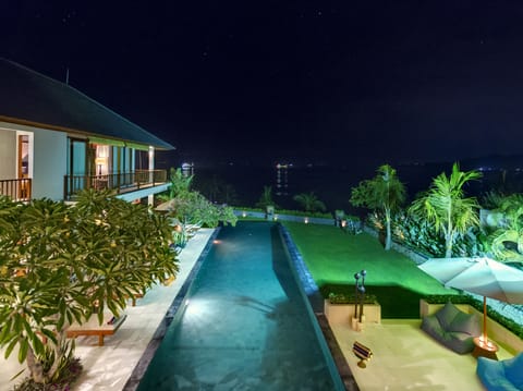 Villa, 4 Bedrooms | Garden view