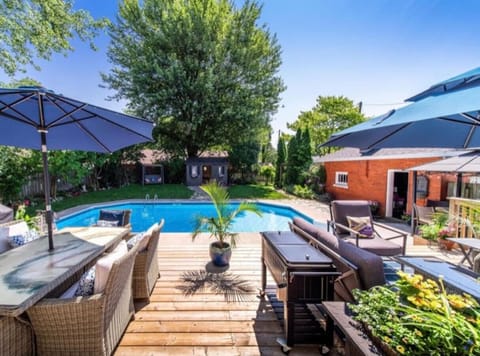 Spacious Relaxing Backyard With Pool