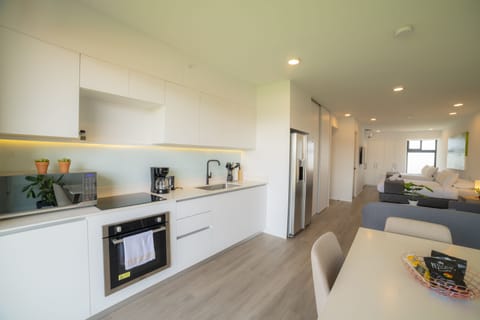 Premium Apartment, 2 Queen Beds | Private kitchen | Full-size fridge, microwave, oven, griddle