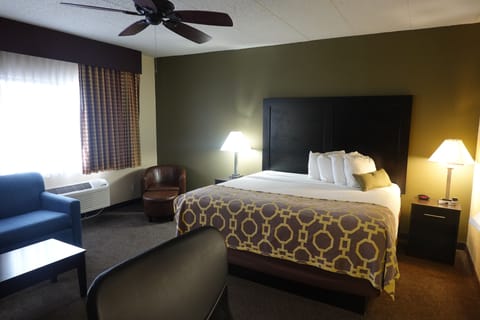 Deluxe Room, 1 King Bed, Non Smoking | Desk, blackout drapes, soundproofing, iron/ironing board