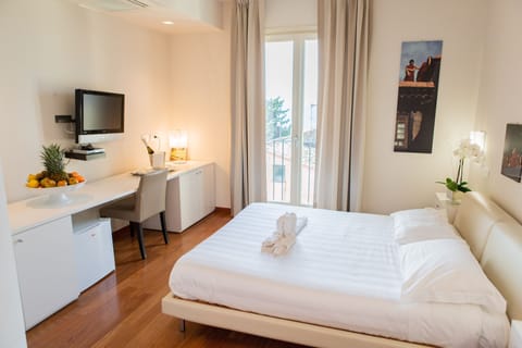 Double Room, Balcony | 1 bedroom, minibar, in-room safe, desk