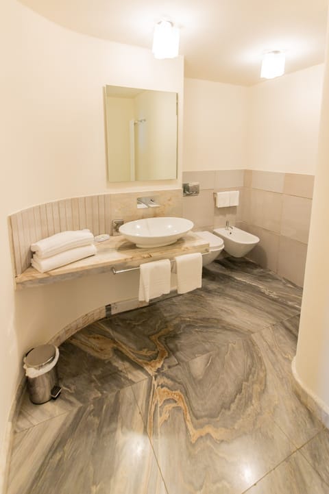 Superior Room | Bathroom | Shower, free toiletries, hair dryer, bathrobes