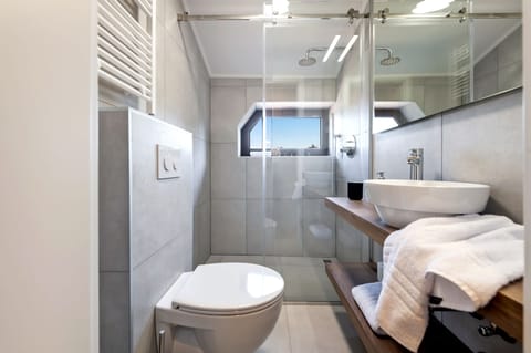 Double or Twin Room | Bathroom | Shower, free toiletries, hair dryer, heated floors