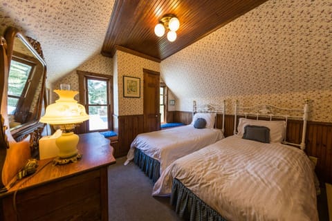 Third Floor Twin Room 2