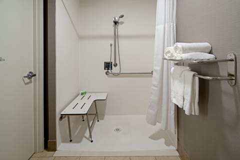 Combined shower/tub, eco-friendly toiletries, hair dryer, towels