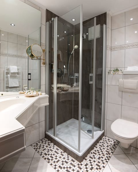 Shower, free toiletries, hair dryer, towels