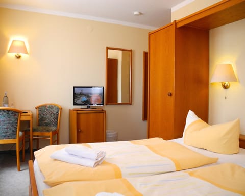 Double Room, Balcony | In-room safe, free WiFi, bed sheets