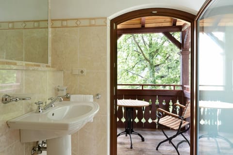 Grand Suite, Vineyard View | Bathroom sink