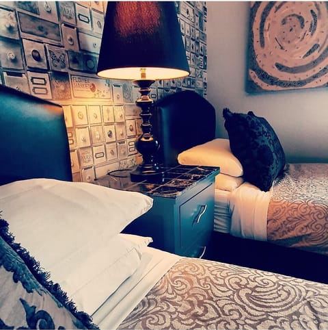 Family Room | Desk, free WiFi, bed sheets