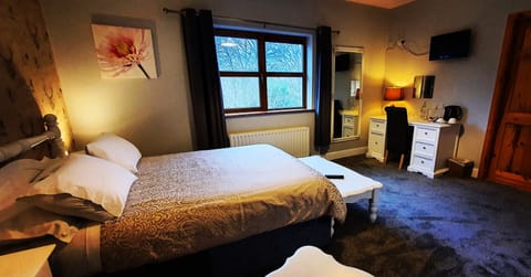 Double Room, Ensuite | Desk, free WiFi, bed sheets