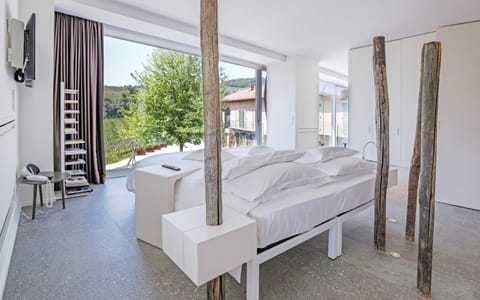 Superior Suite | Premium bedding, down comforters, minibar, in-room safe